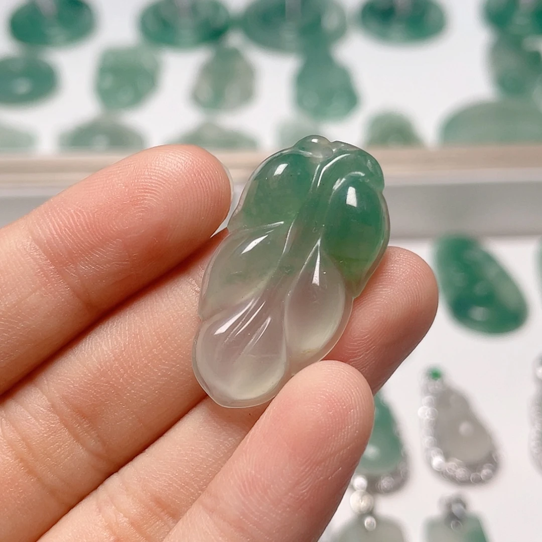 石英质玉（非洲翠）合金颈饰