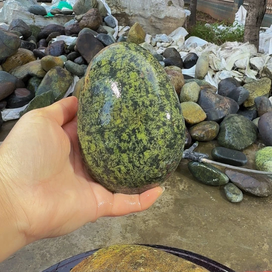 蛇纹石玉未镶嵌天然原石摆件工艺