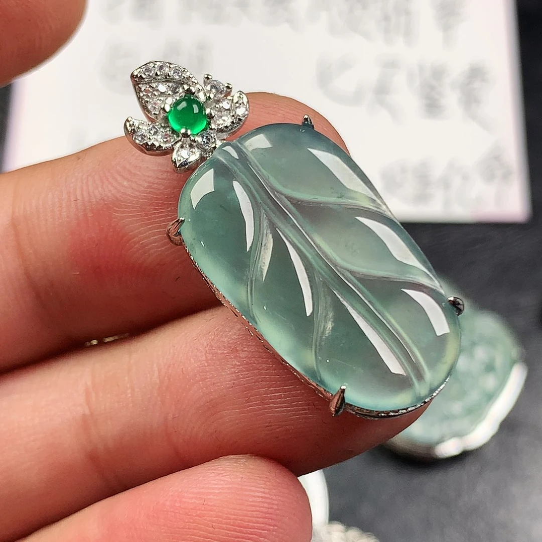 翡翠未镶嵌颈饰叶子