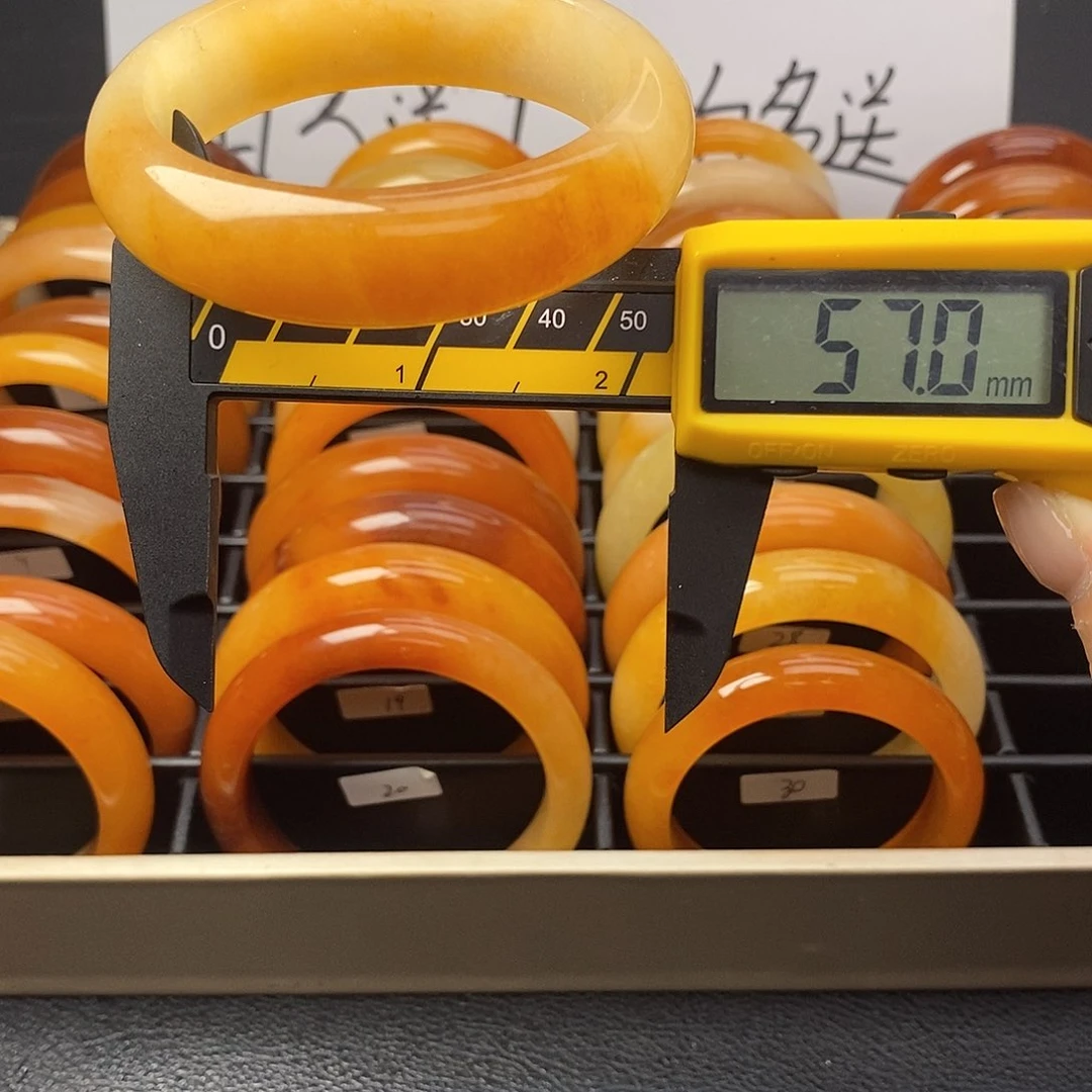 未镶嵌石英质玉（黄龙玉）手镯35号