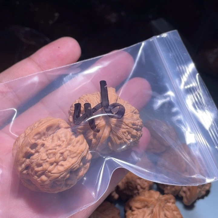 文玩核桃吊坠46呃呃呃