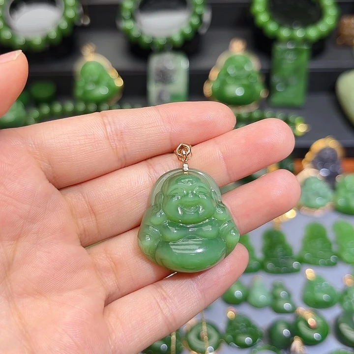 颈饰18K金镶嵌和田玉（碧玉）