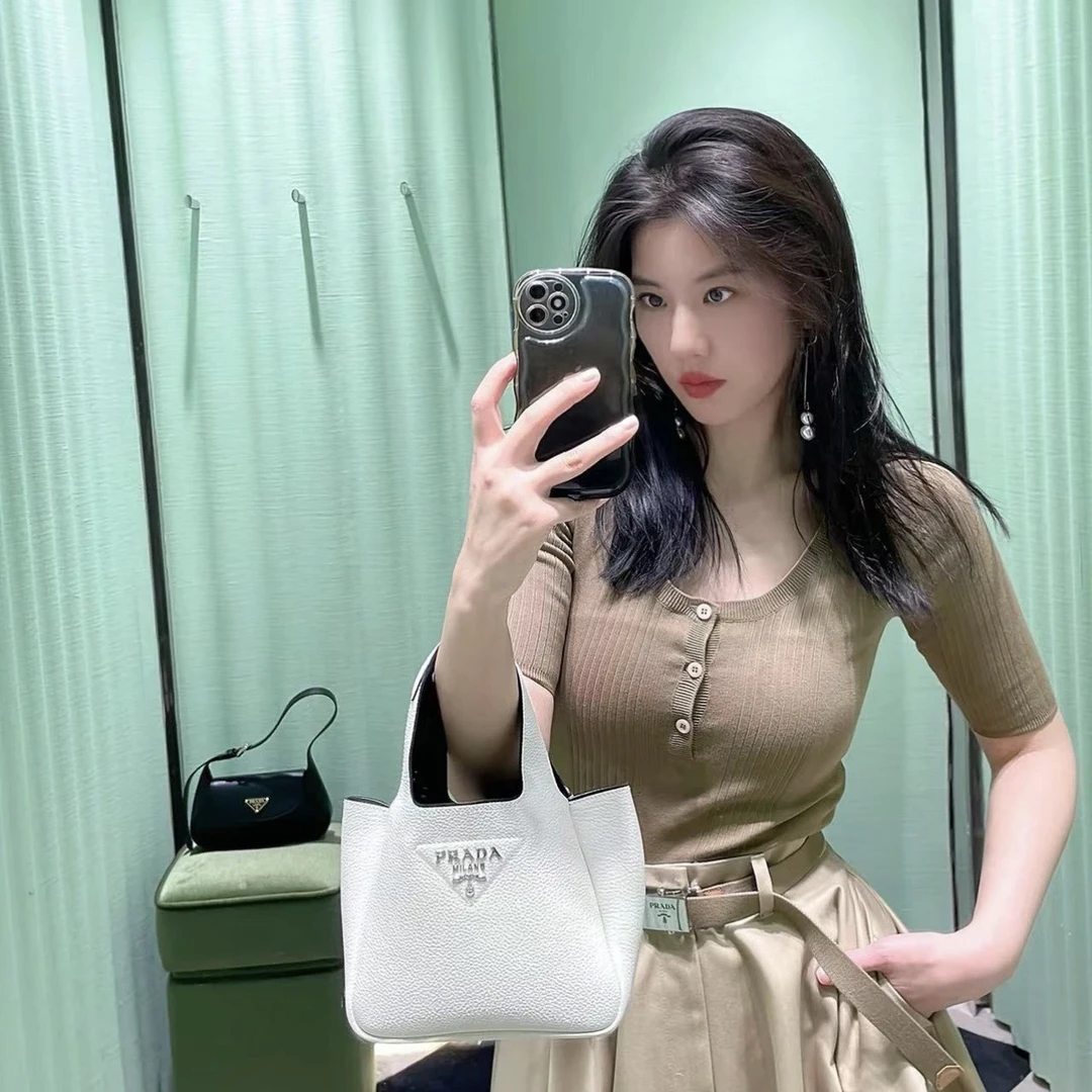 99新 Prada/普拉达 ss272/24Fw卡其色弹力修身针织衫 36码 棉