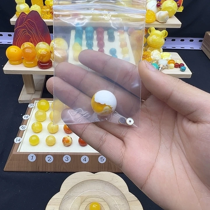 V***0蜜蜡未镶嵌裸石配饰