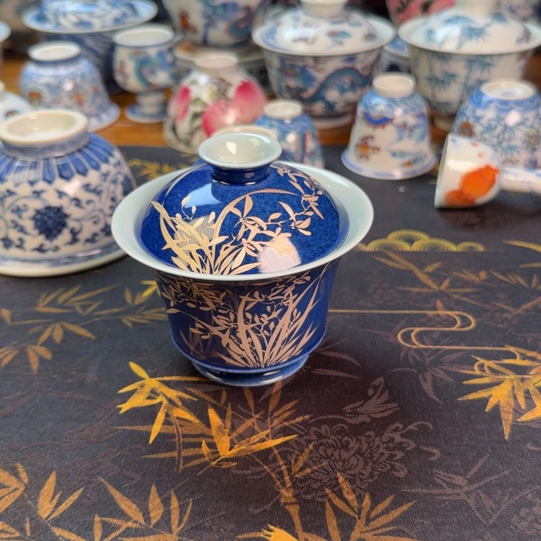 撒蓝描银马蹄盖碗一个