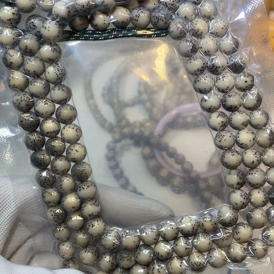 星月菩提吊坠8圆瓷白河豚108