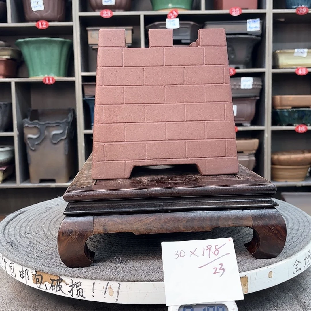 紫砂花盆?**?紫砂的颜色很好看