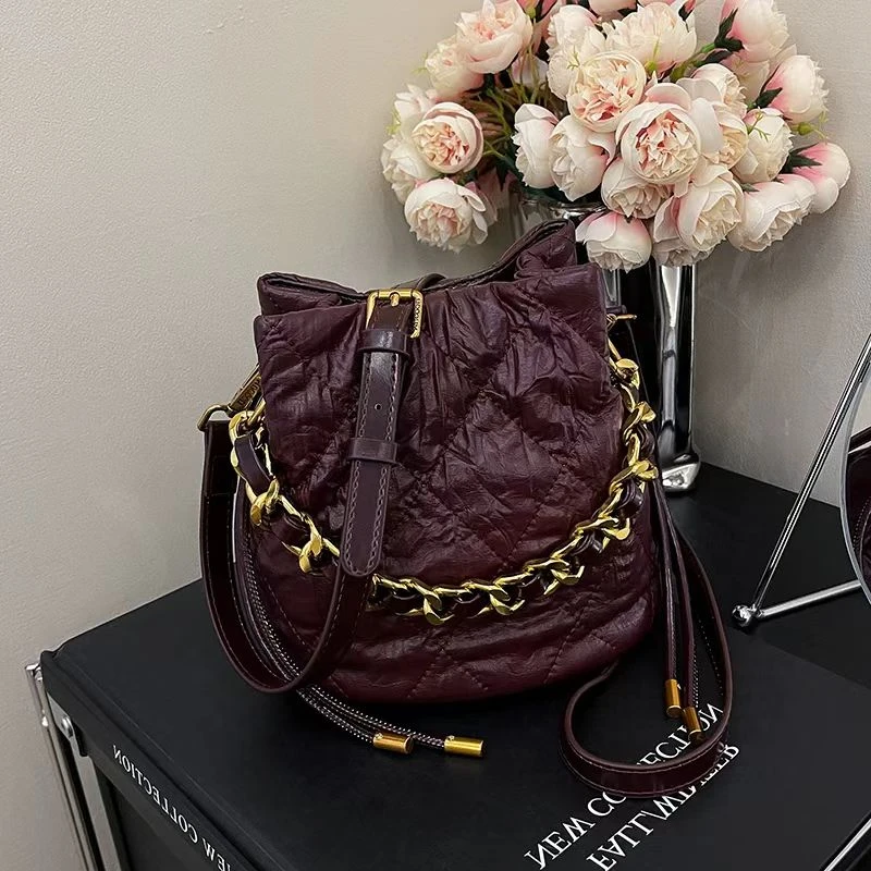 7086 酒红（长18厘米高18厘米）时尚百搭包包（无礼盒）