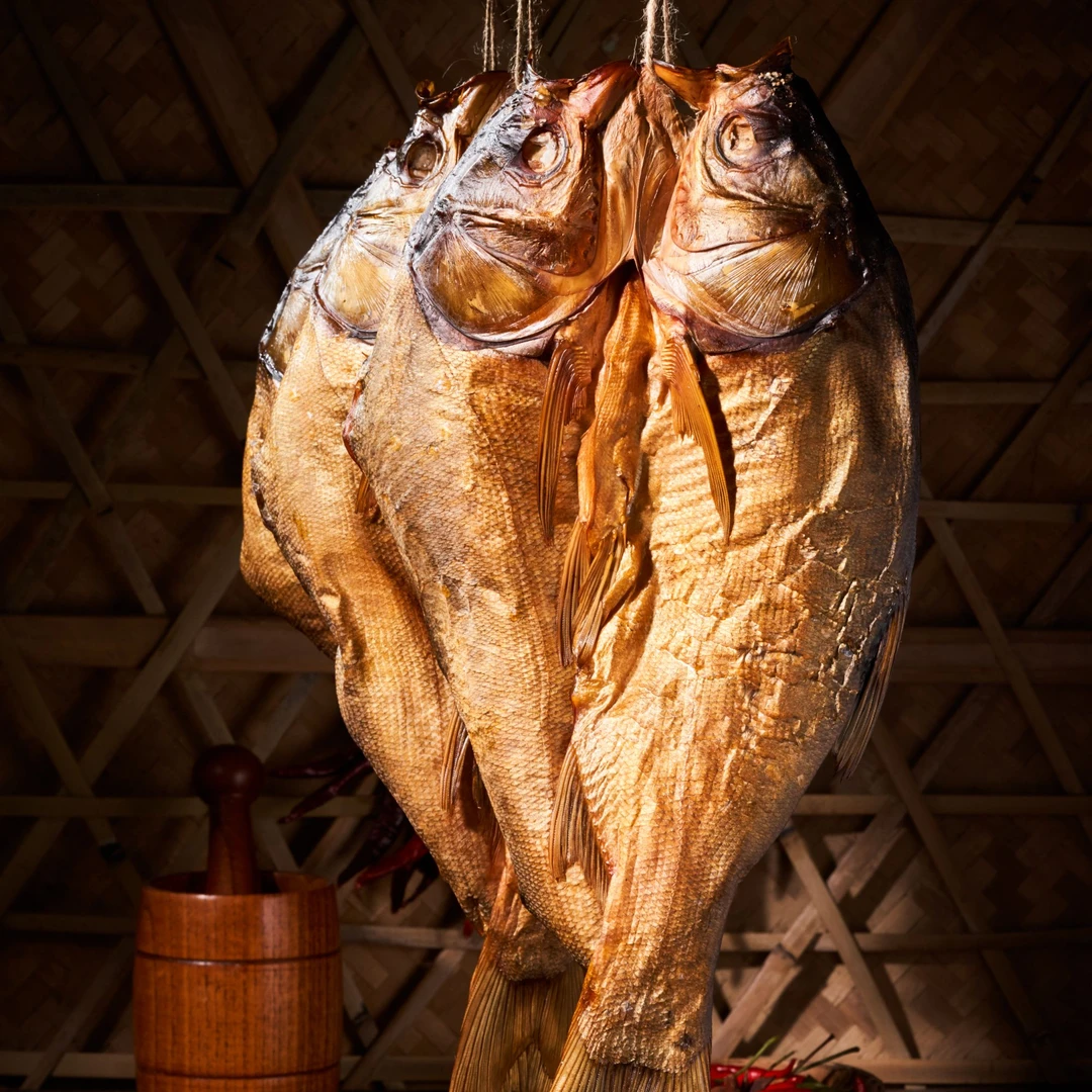 烟熏腊鲢鱼 传统工艺 米糠熏制