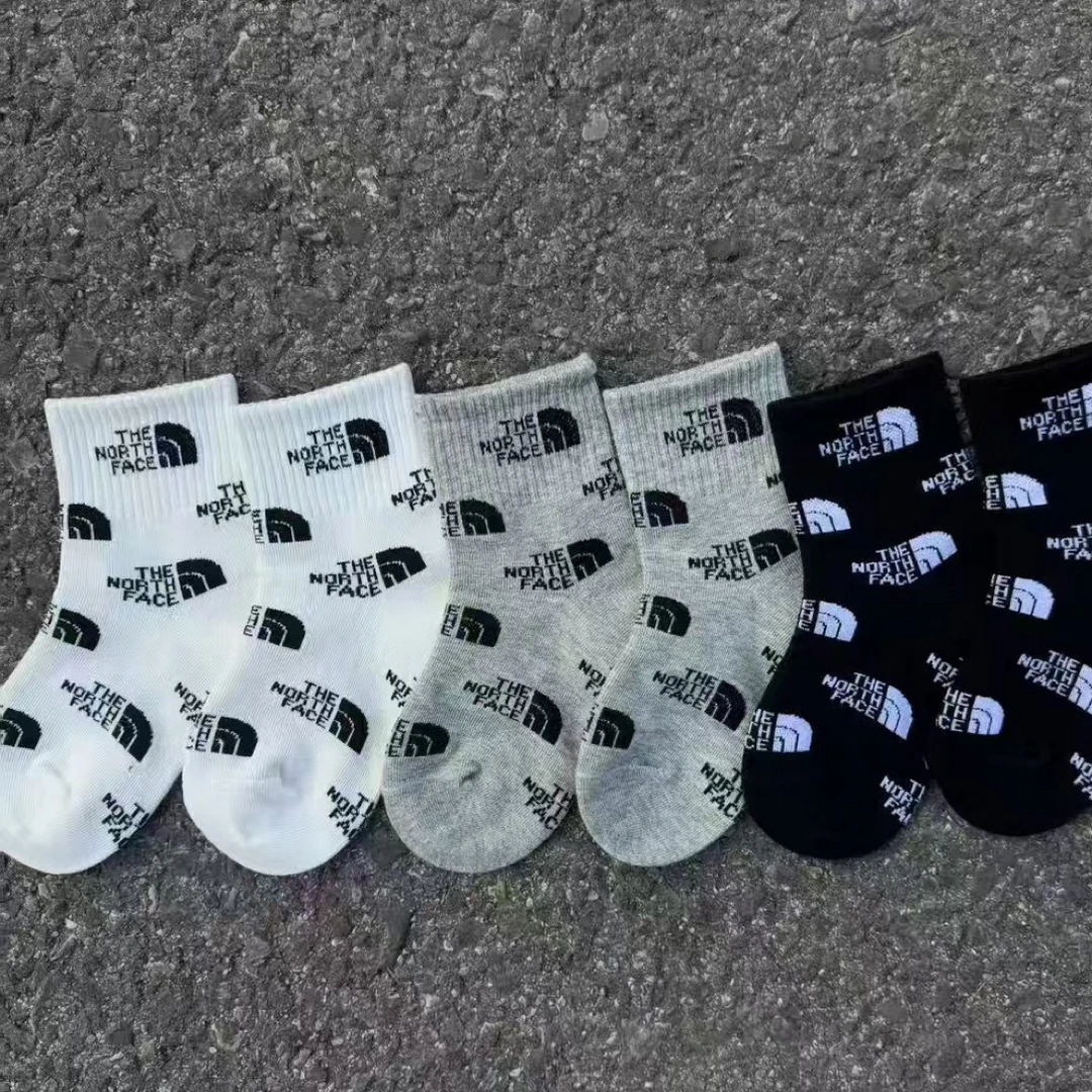年宝家童装小袜子0到3岁百搭潮流时尚