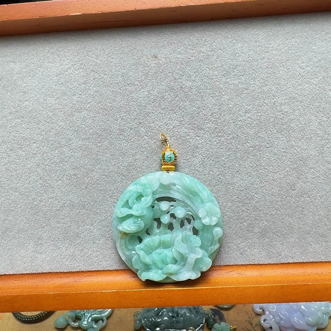 翡翠未镶嵌吊坠(赠链)