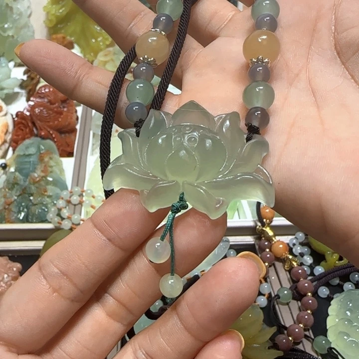 蛇纹石玉未镶嵌吊坠