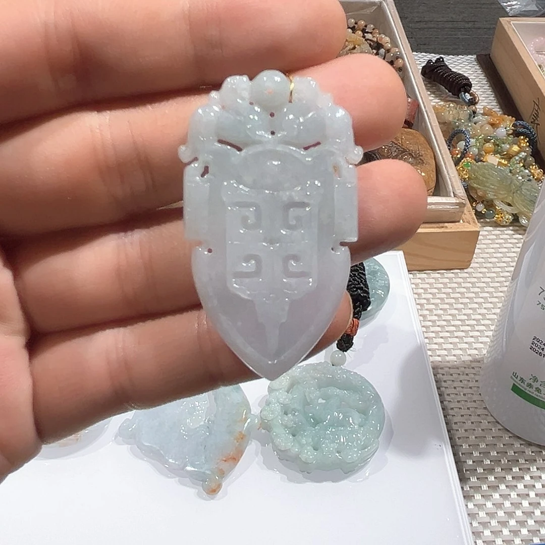 翡翠未镶嵌颈饰挂件