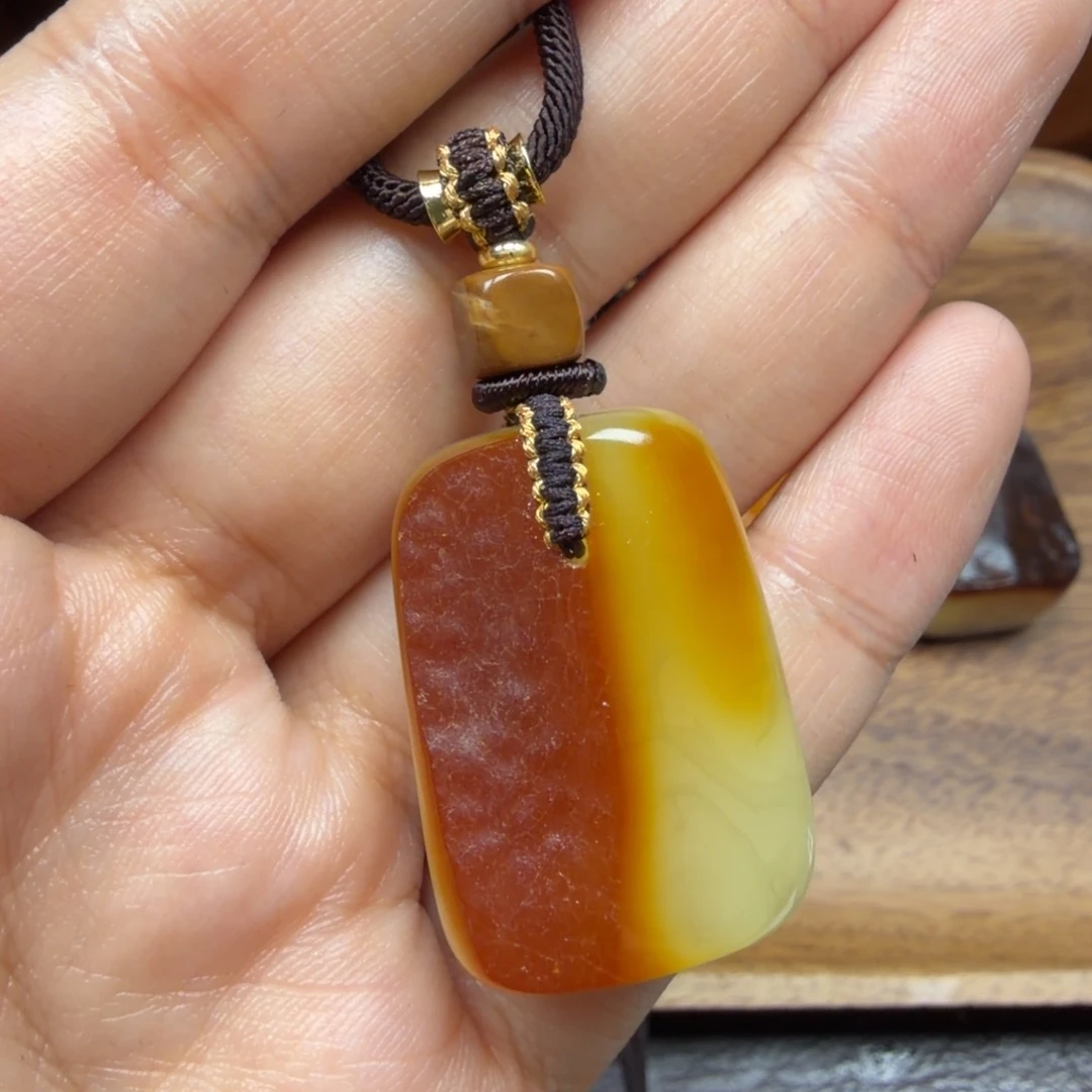 琥珀未镶嵌吊坠(赠链)