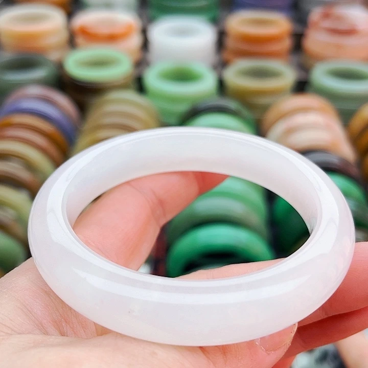 未镶嵌手镯（圆镯）石英质玉