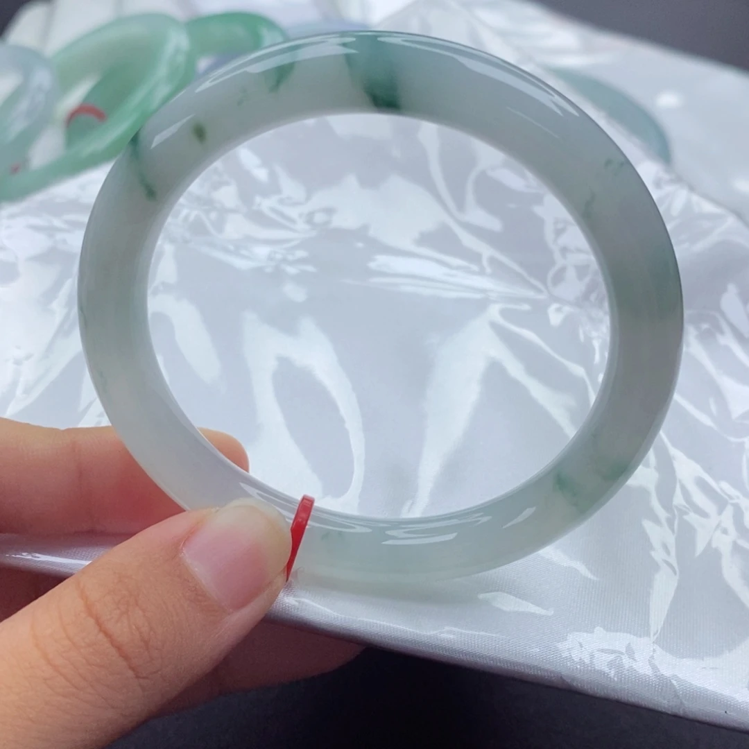 翡翠手镯（圆镯）未镶嵌5657圈