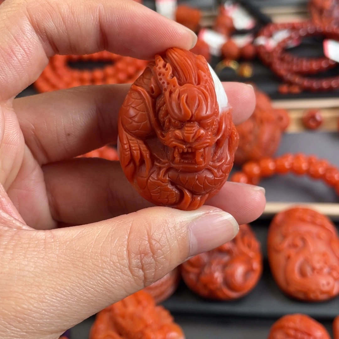 南红玛瑙未镶嵌雕刻龙