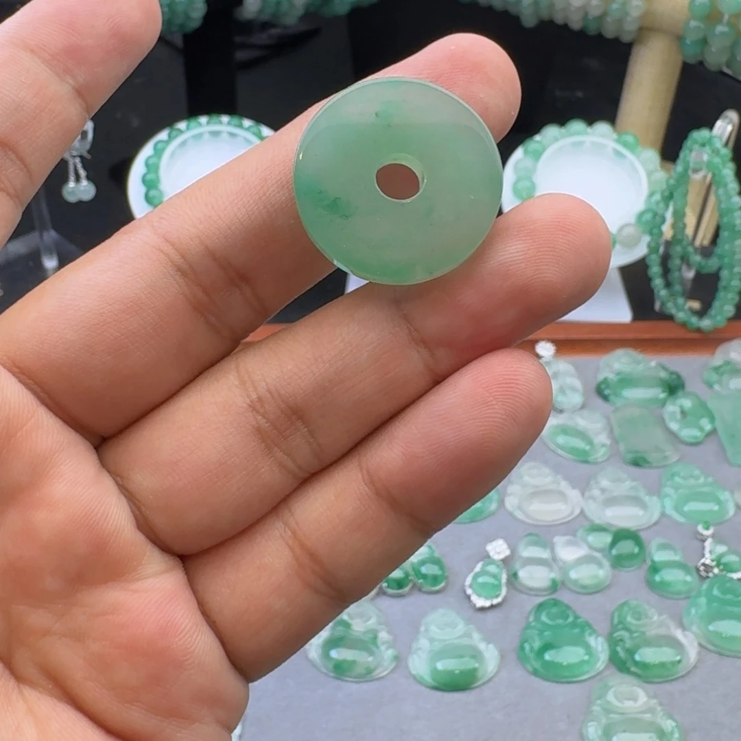 石英质玉未镶嵌颈饰