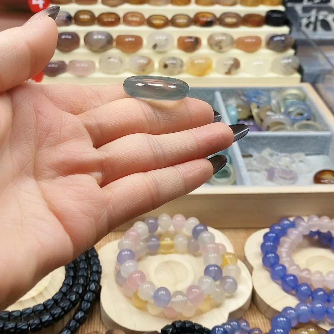 蝶***员玛瑙/玉髓未镶嵌戒指