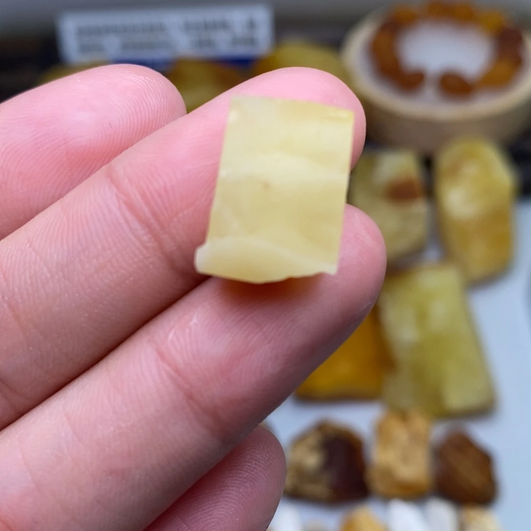 可***能定制琥珀天然蜜蜡乌料