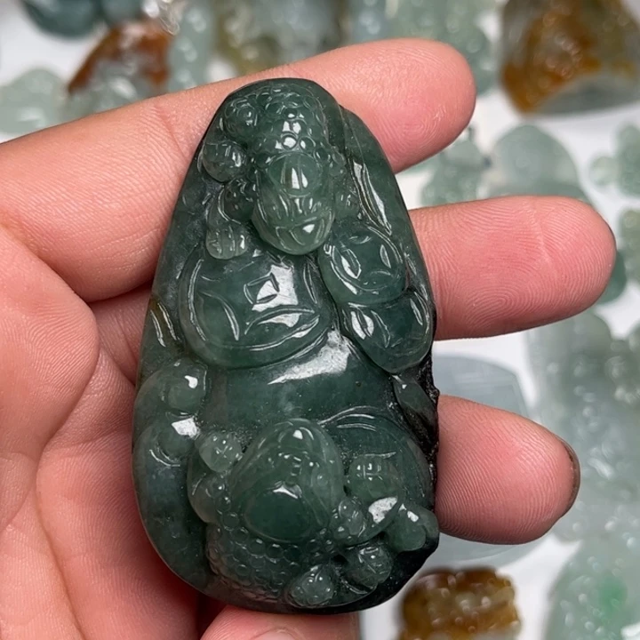 翡翠未镶嵌颈饰金蟾手把件