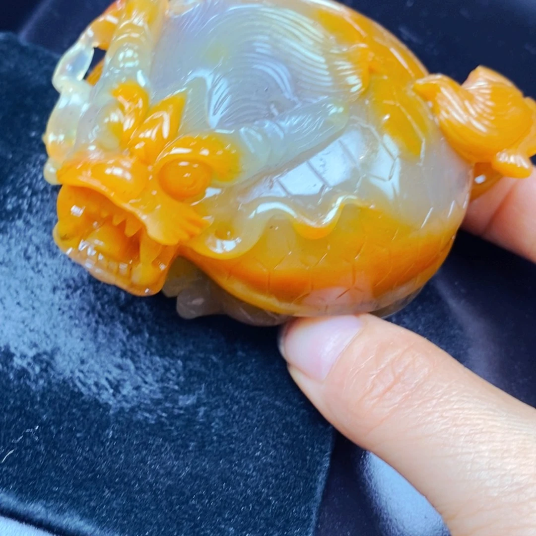 未镶嵌石英质玉（黄龙玉）颈饰