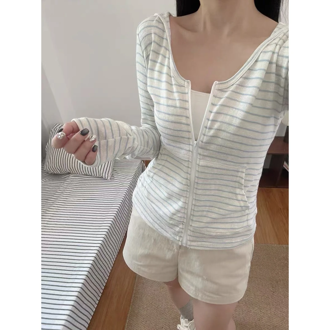 荒荒家 条纹拉链连帽上衣2025夏季新款薄款防晒修身开衫小外套女