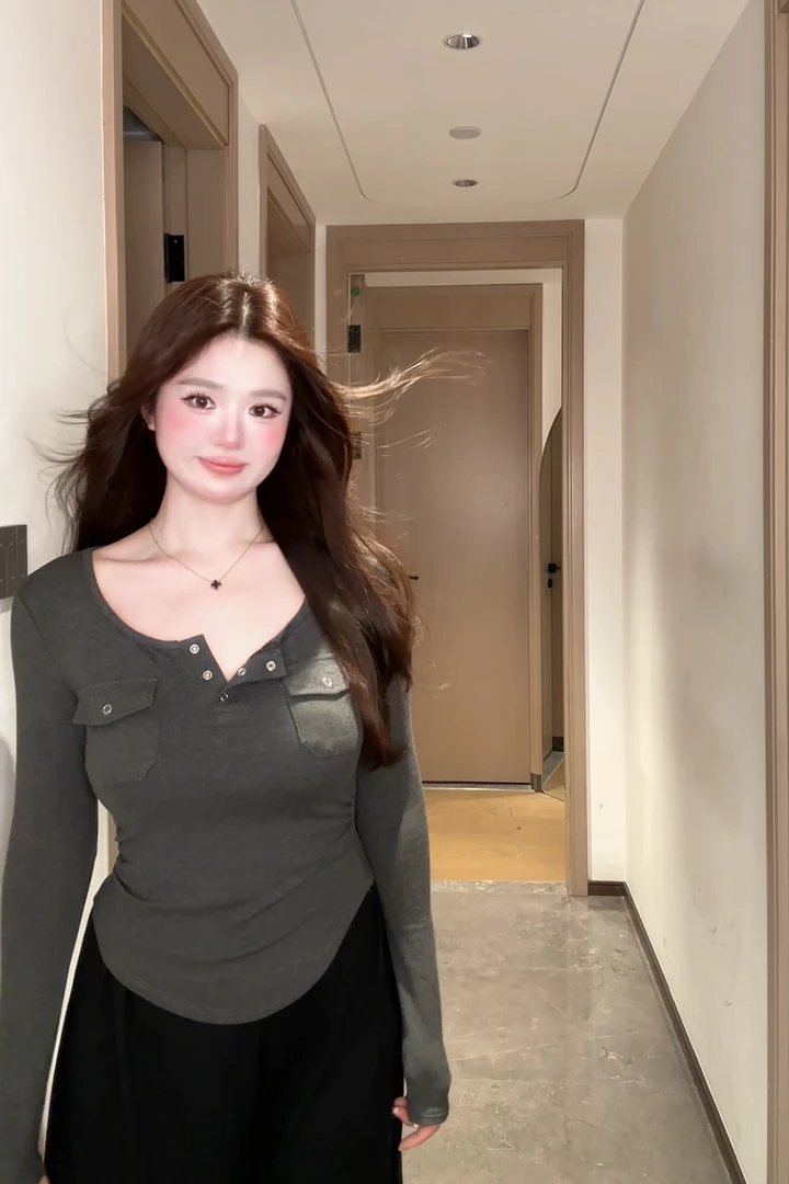 微胖mm美式复古拼接口袋V领长袖T恤女春秋设计感修身打底衫套装