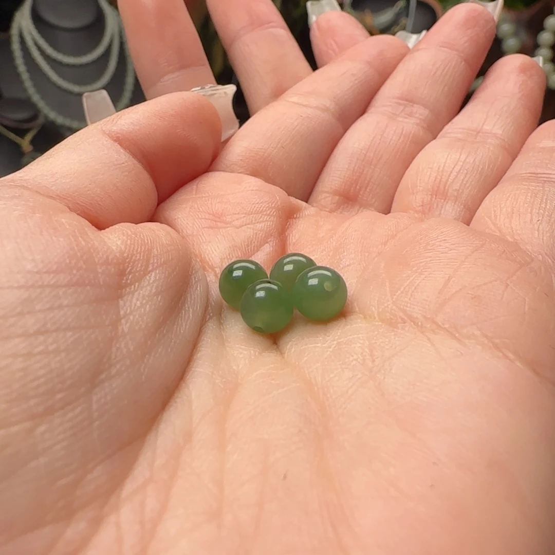 木***.和田玉未镶嵌颈饰