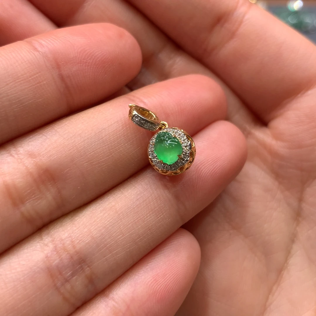 翡翠颈饰18K金镶嵌吊坠