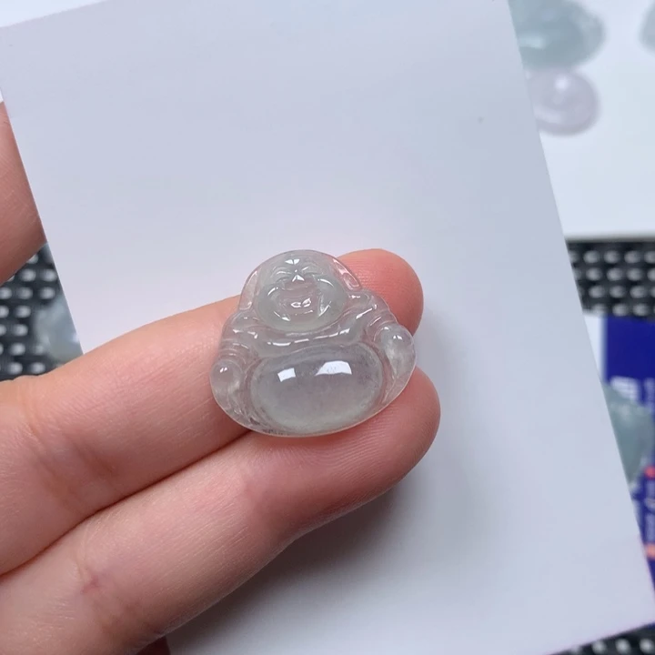 翡翠未镶嵌颈饰佛公