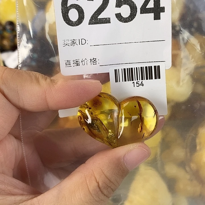 蜜蜡未镶嵌珠宝奇石