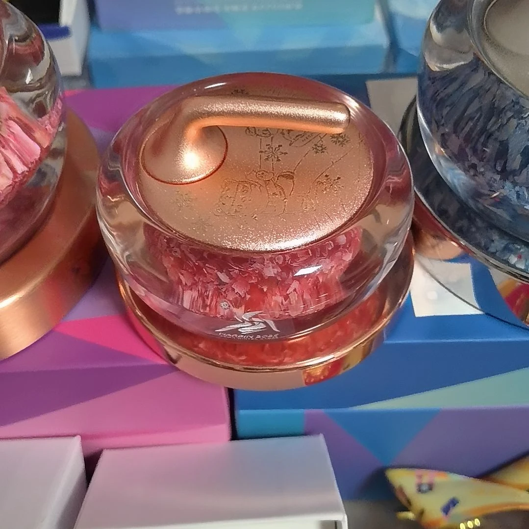 亚冬会小号红色迷你冰壶有点微瑕疵便宜出了送小礼品