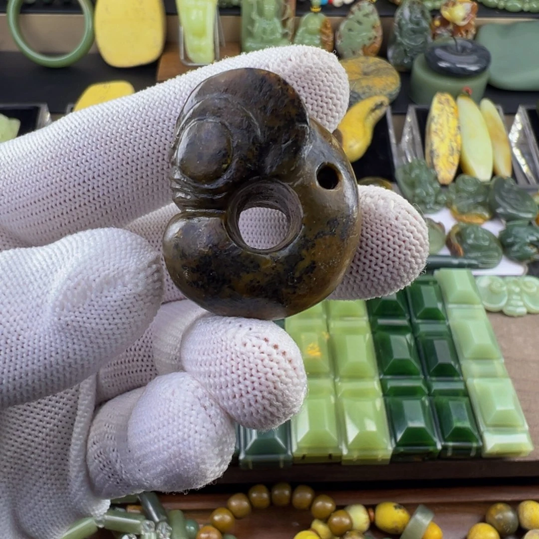 岫岩河磨玉（透闪石质玉）未镶嵌把件