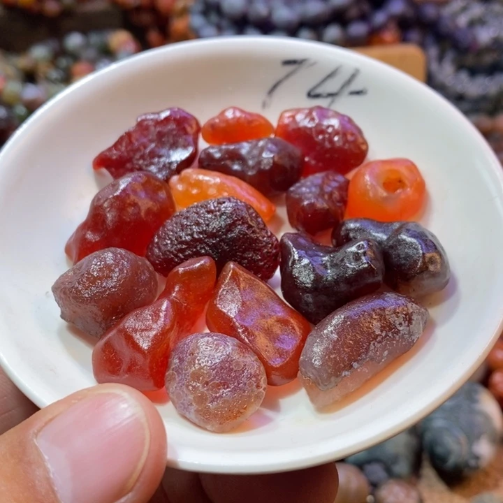只买单纯的吊坠，没带链子，属的性质。戈壁石，戈壁石，戈壁