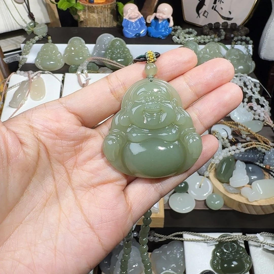 菲***姐和田玉未镶嵌颈饰