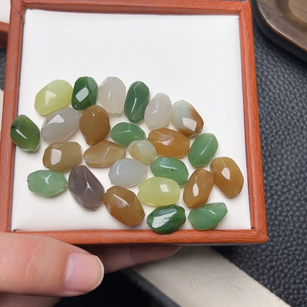 和田玉未镶嵌吊坠(不含链)特价，单个39.9