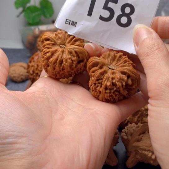 郑***吊坠文玩核桃全品44南疆石158