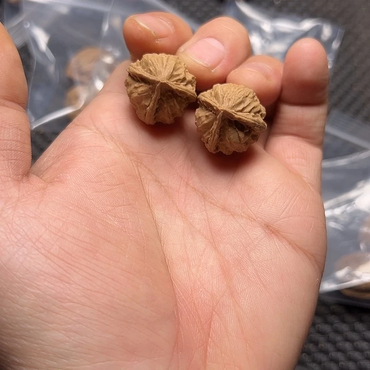 文玩核桃吊坠三棱