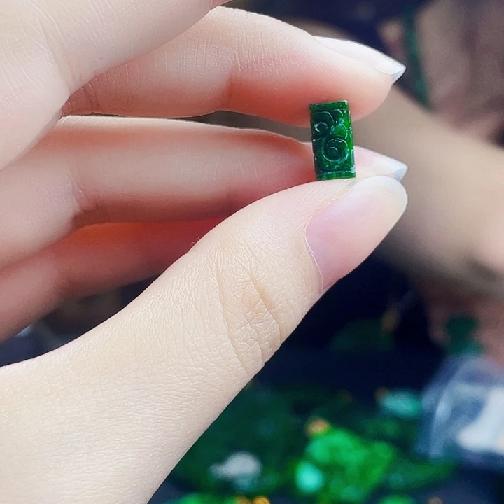 颈饰未镶嵌翡翠多样性