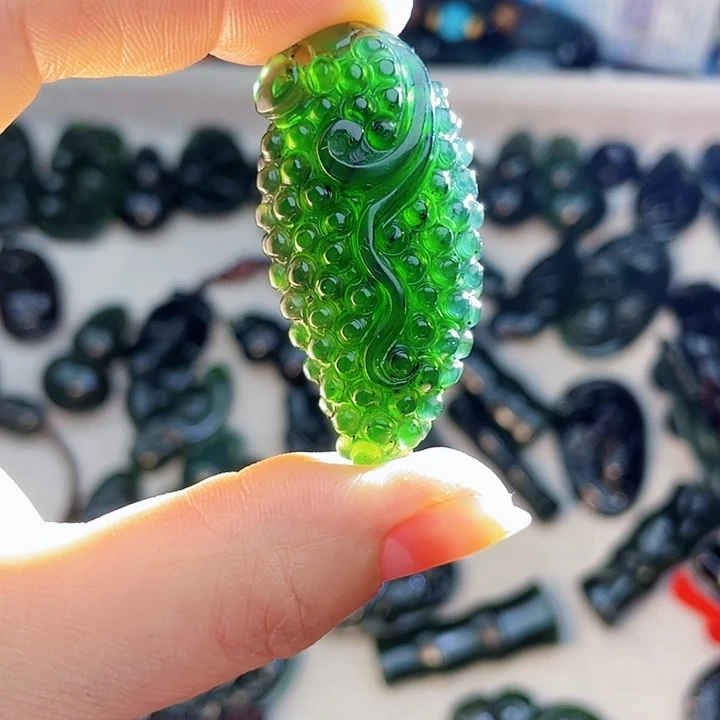 蛇纹石玉未镶嵌挂件