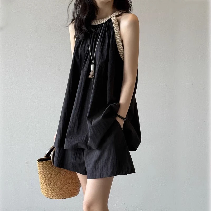 2025新款法式设计感小众挂脖套装女夏无袖背心小衫短裤通勤两件套