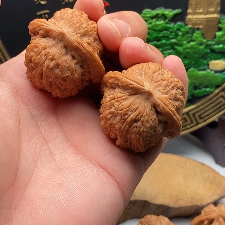 小***夜把件文玩核桃血麒麟