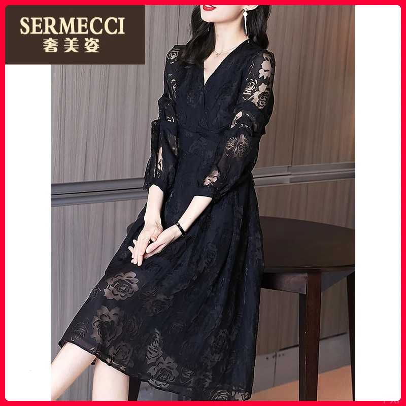 法式气质奢美姿上档次2025早秋v领高腰中长裙镂空复古灯笼袖连衣