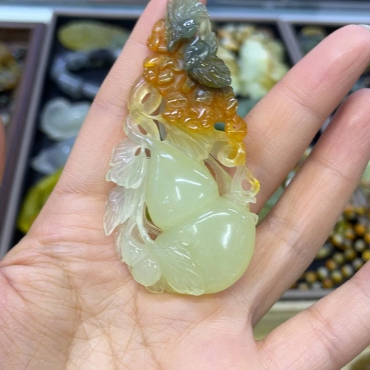 未镶嵌蛇纹石玉颈饰