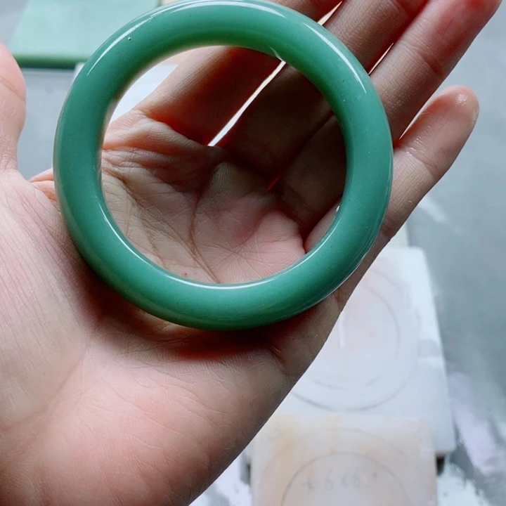 石英质玉手镯未镶嵌绾*