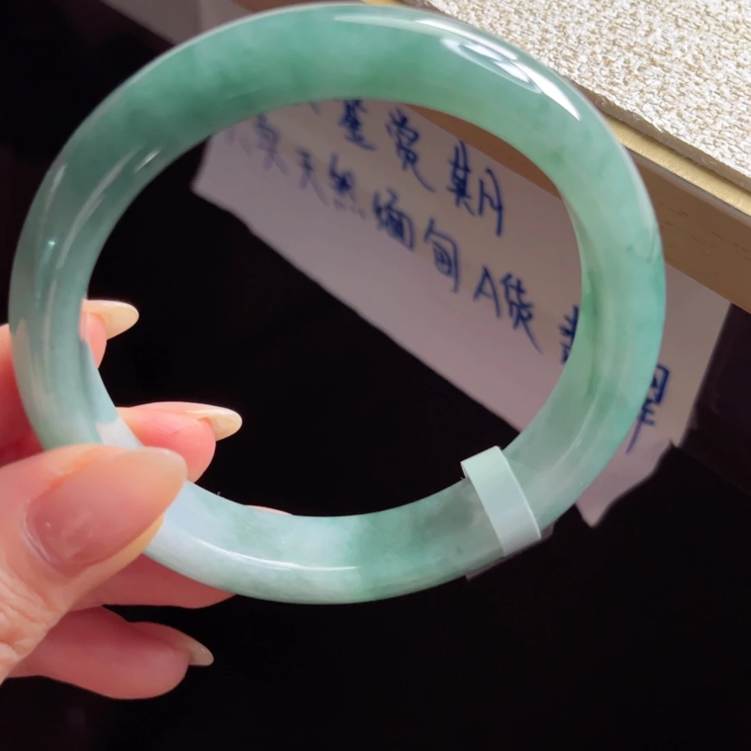 未镶嵌手镯翡翠手镯