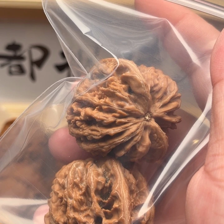 文玩核桃吊坠一****.九龙