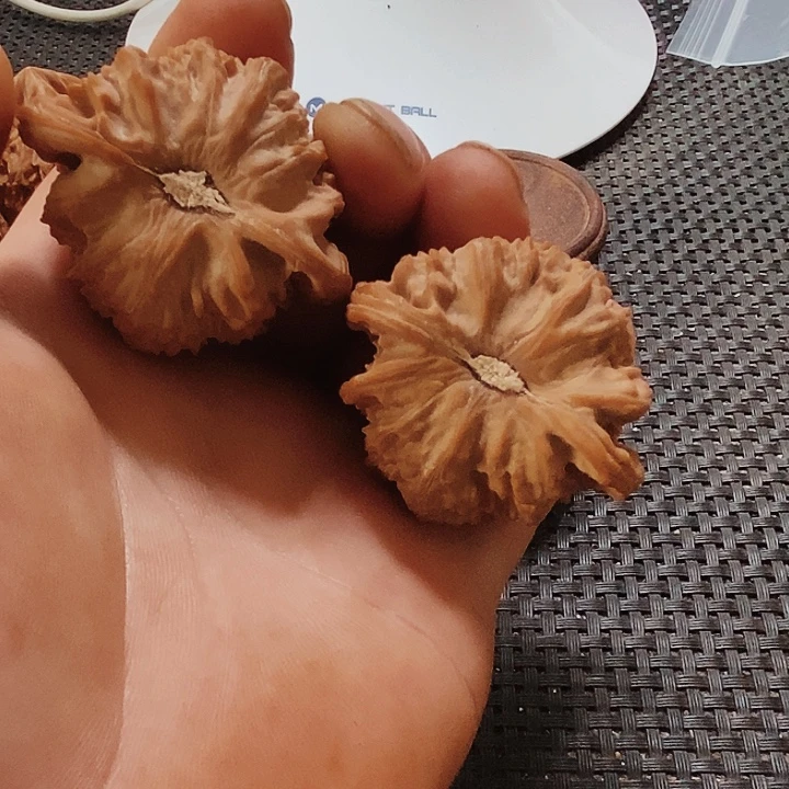 J***Y文玩核桃吊坠文玩核桃三角白