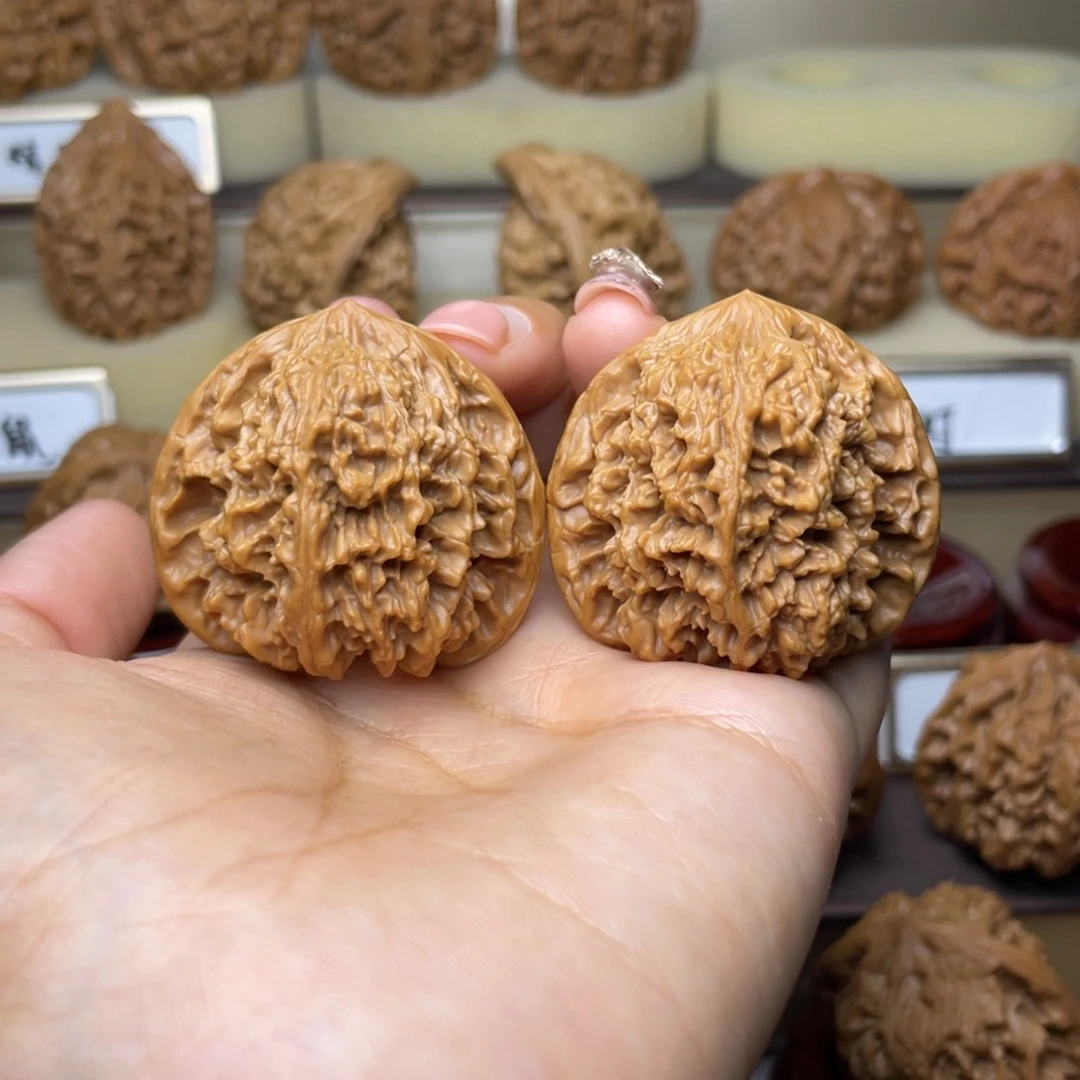 文玩核桃把件满天星39左右